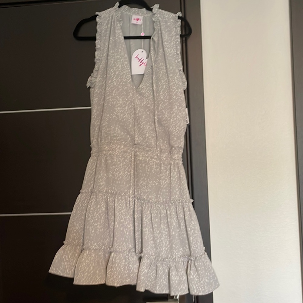 Short flare dress. Gray and white